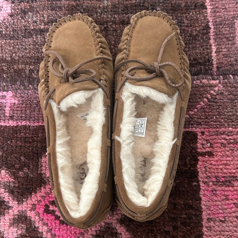 UGG Women's Dakota Chestnut Slippers Size USA 5